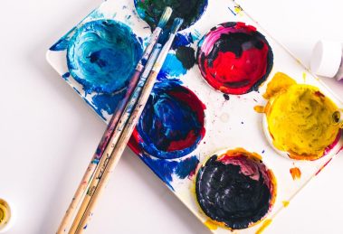 Painting the Town Glam: Beauty Bloggers Showcase the Hottest Makeup Colors of 2023