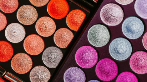 Unveiling 2023’s Hottest Makeup Colors: Beauty Bloggers Showcase the Latest Trends