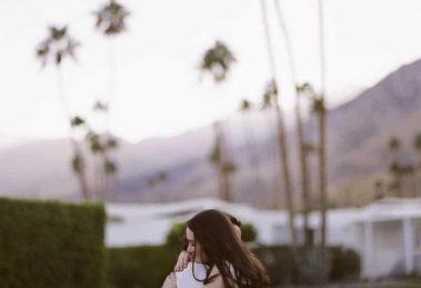 Mastering the Seasons: Fashion Experts Guide to Perfectly Pairing Autumn and Winter Styles